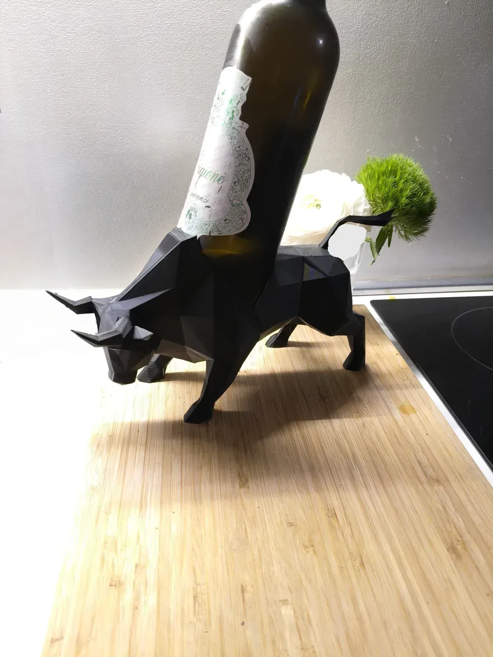 Toro Salvaje - Portabotellas de vino Low Poly, vista 2