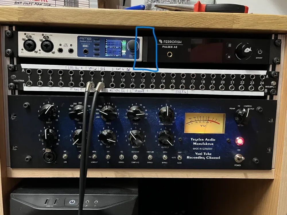 Conector de unidad de medio rack de 19" - RME UCXII+FerroFish, vista 1