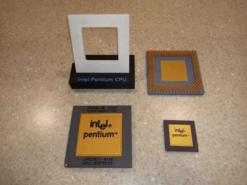Modelo de CPU Intel Pentium Gold Top S7 con pantalla, vista 1