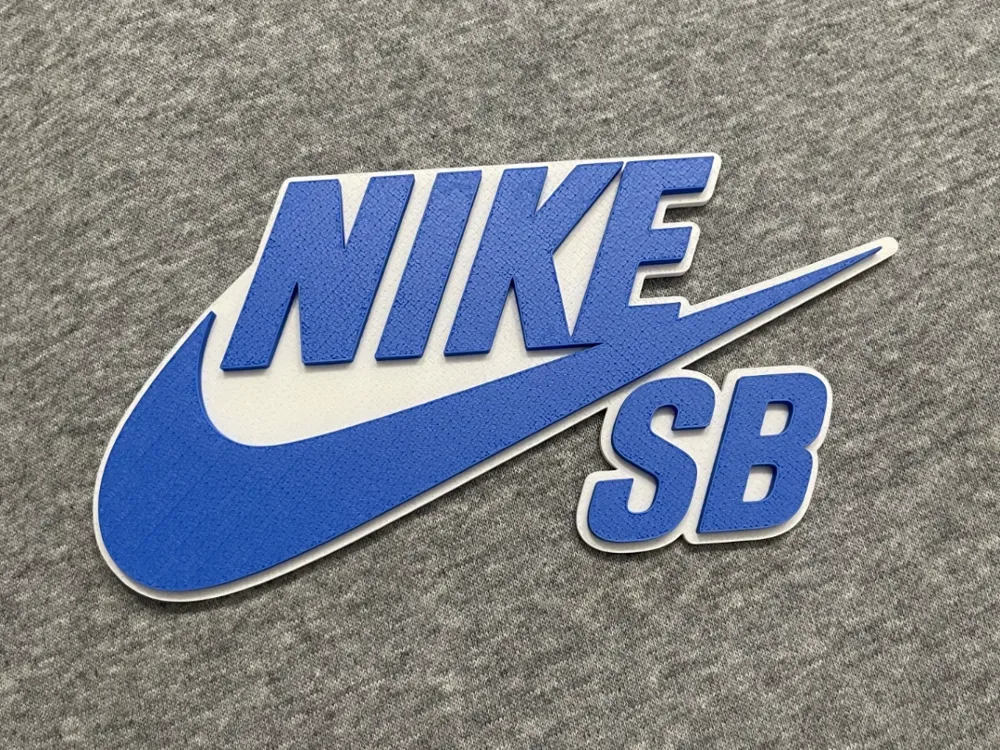 Decoración del logotipo de Nike SB, vista 1