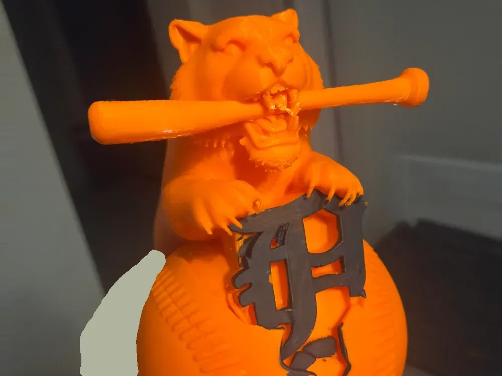 Escultura de béisbol de los Tigres de Detroit, vista 1