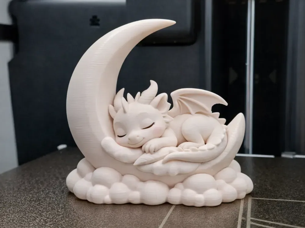 Dragón dormido en la luna., vista 1