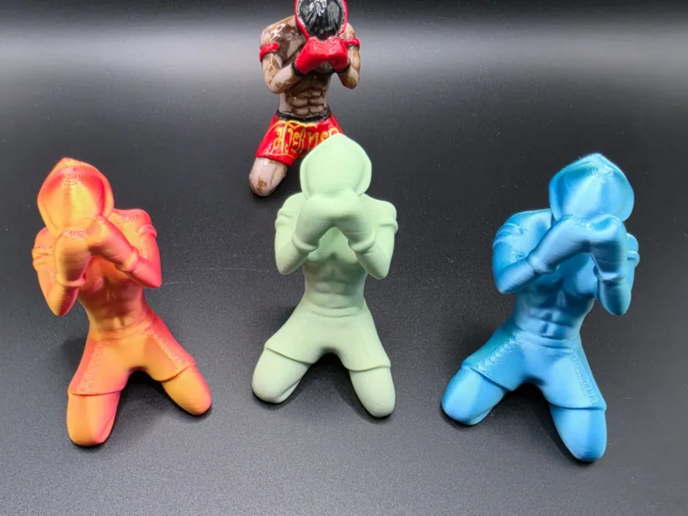 Luchador de Muay Thai – Postura de rodillas, vista 1