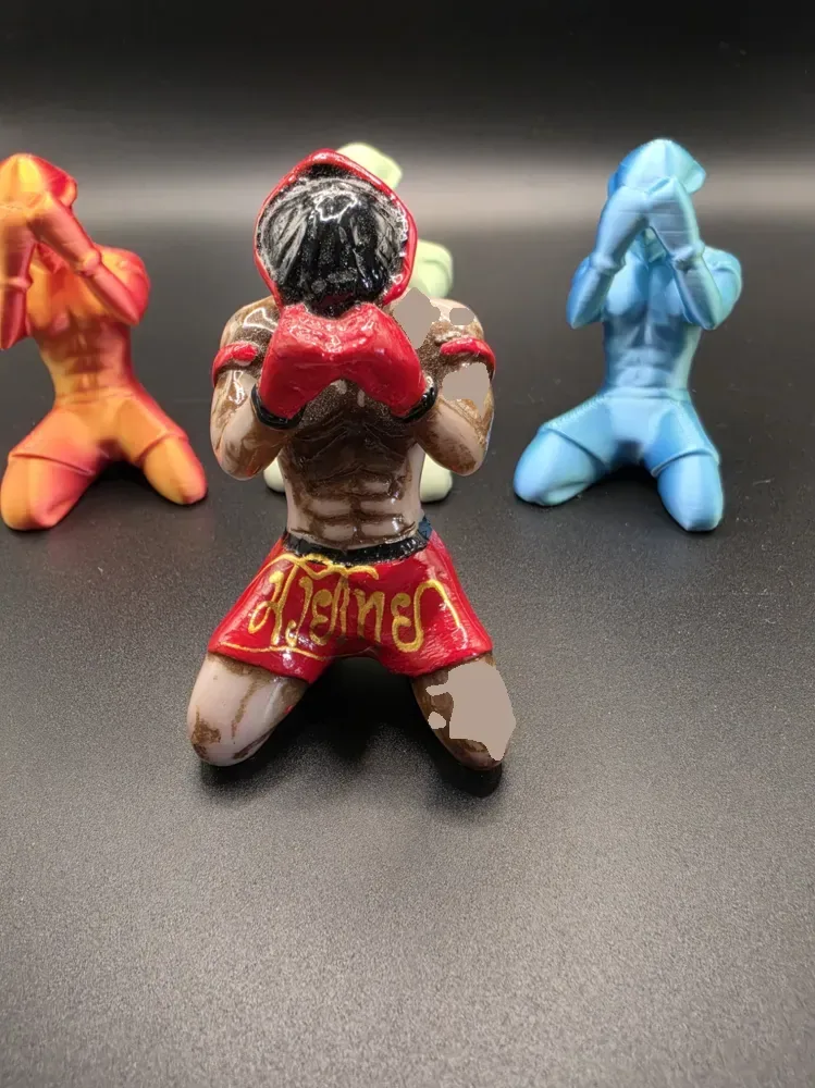 Luchador de Muay Thai – Postura de rodillas, vista 2
