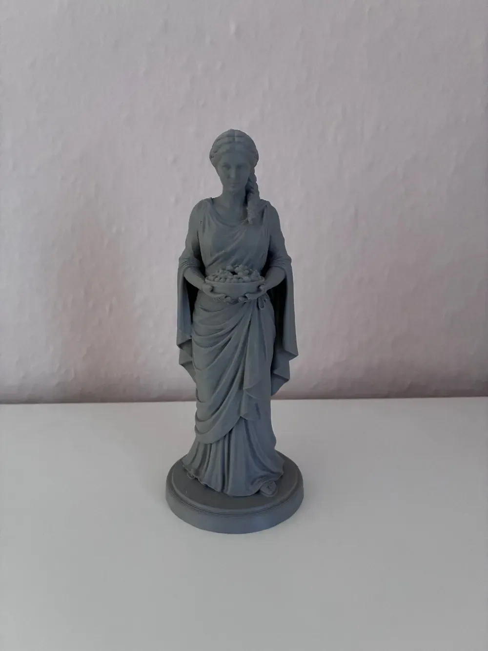 Figura femenina antigua clásica, vista 2