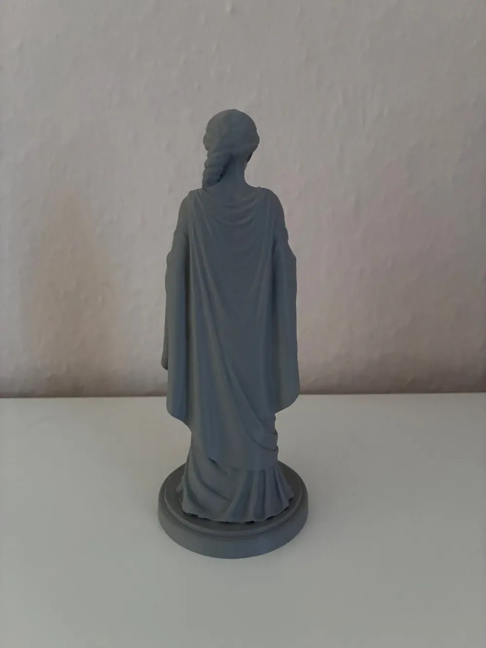 Figura femenina antigua clásica, vista 3