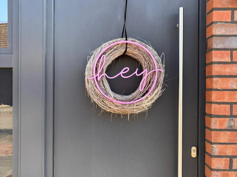 Hola letras de corona – Decoración de puertas y paredes, vista 1
