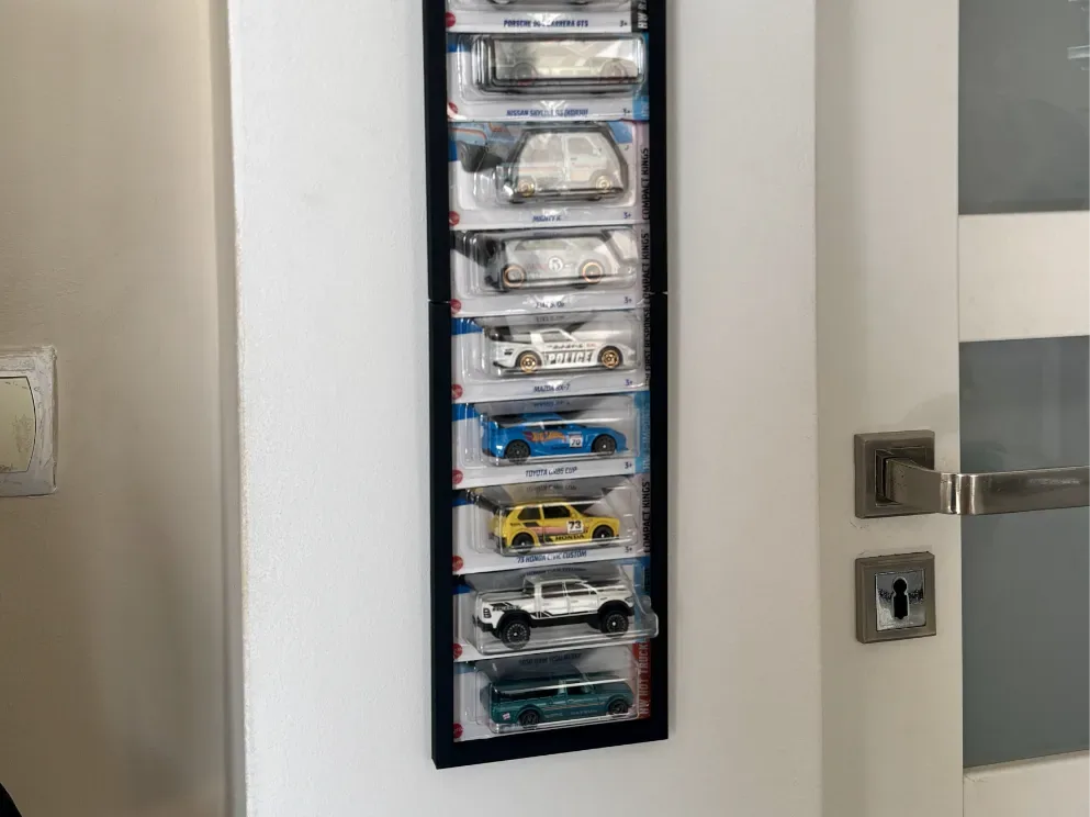 Expositor y colgador de tarjetas modular para coches 1:64 para impresión 3D, vista 1