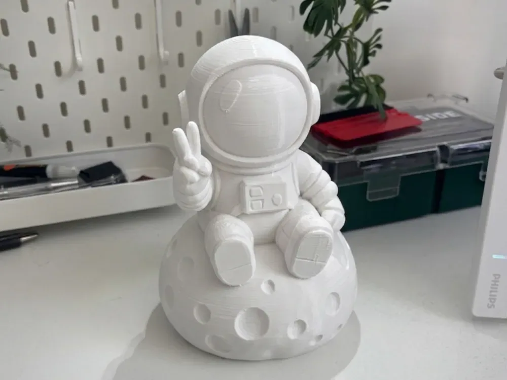Astronauta pacífico | Juguete de escritorio de alunizaje, vista 1