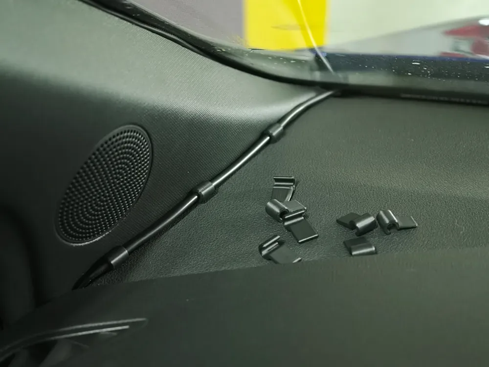 Clip de cable para tablero de instrumentos para automóvil, vista 1