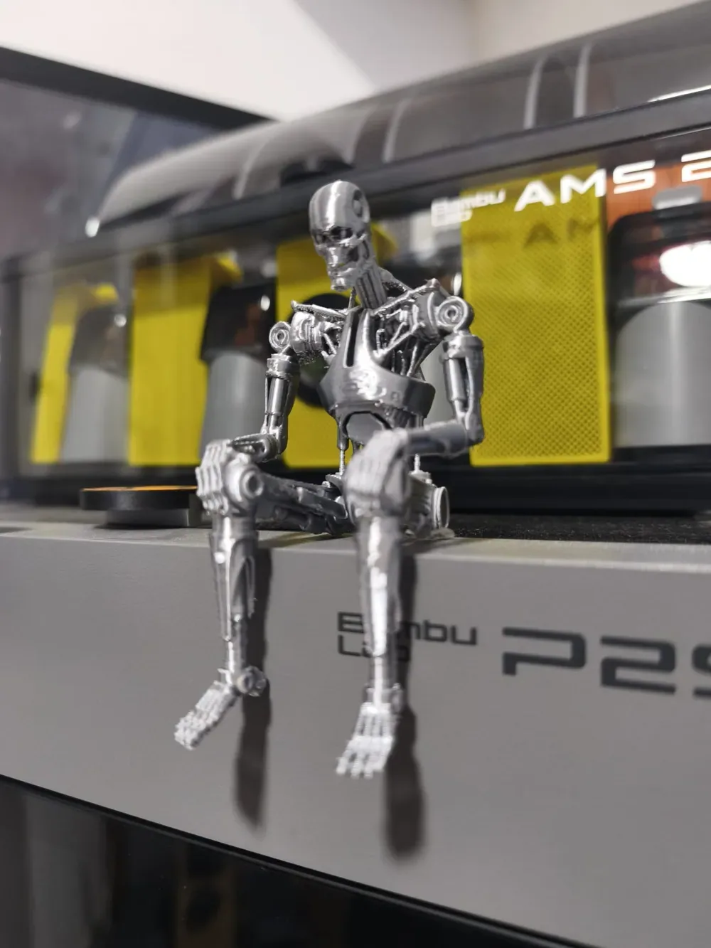 Terminator contemplativo - Sentado al borde, vista 2