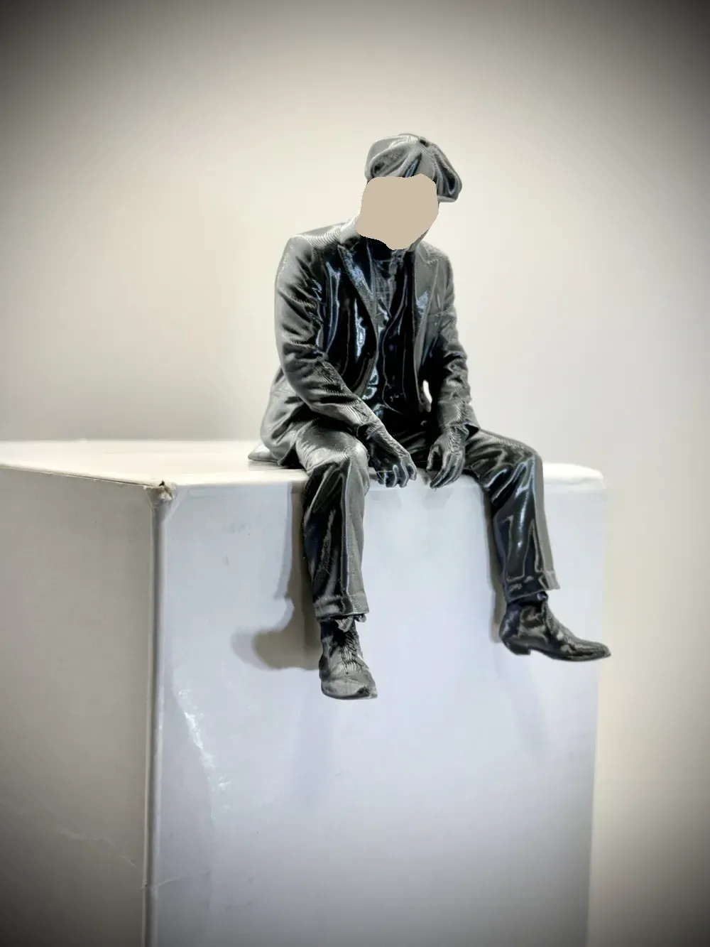 ¡Triste Thomas Shelf (Peaky Blinders) en una cornisa!, vista 3