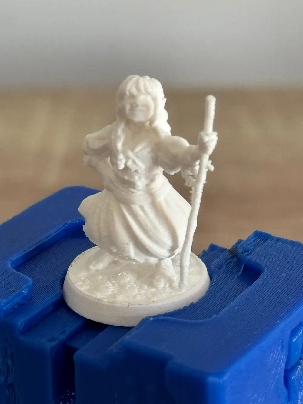 Esmeralda tomó – Miniatura hobbit para El anillo único, vista 2