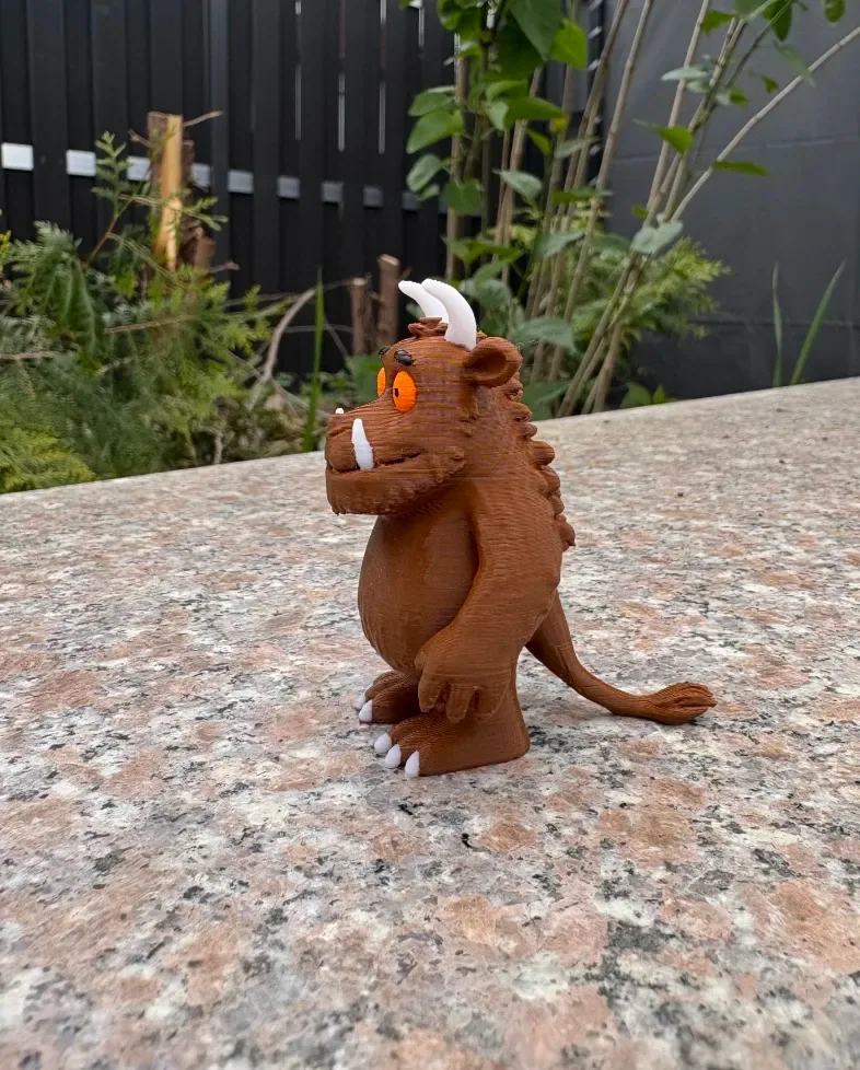 Figura Monstruo Marrón con Dientes Blancos, vista 3