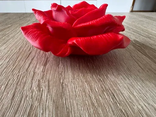 Rosa decorativa realista (alto detalle), vista 3