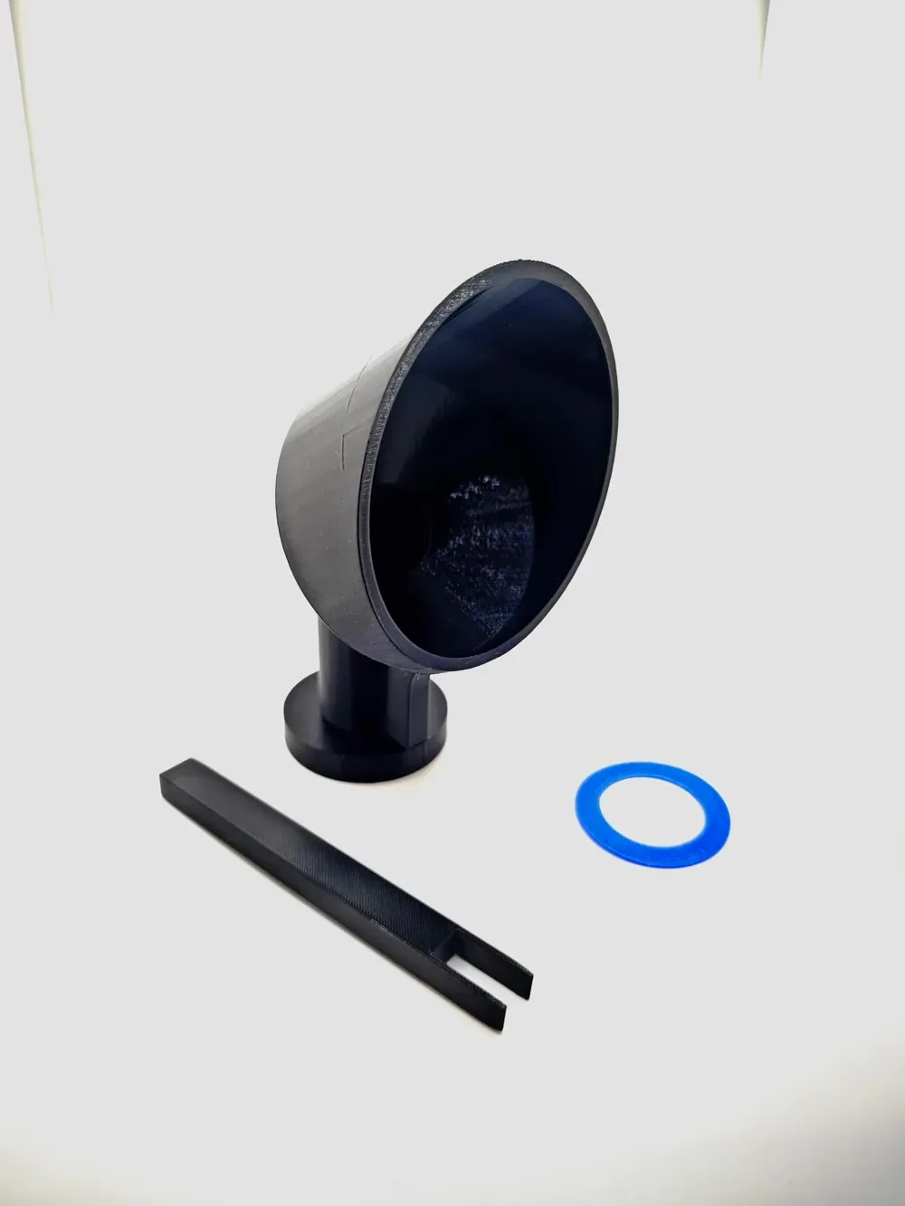 Embudo de agua para vehículos recreativos con tapa D de 67 mm., vista 2