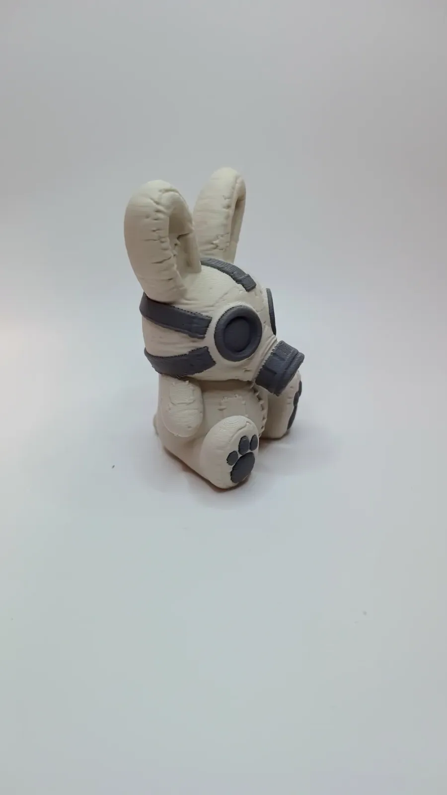 Figura de mascota post-apocalíptica del conejo "Rostohr", vista 3
