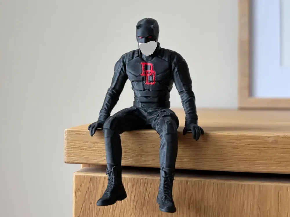 Figura Daredevil Sentado en un Estante | Nacido de nuevo, vista 1