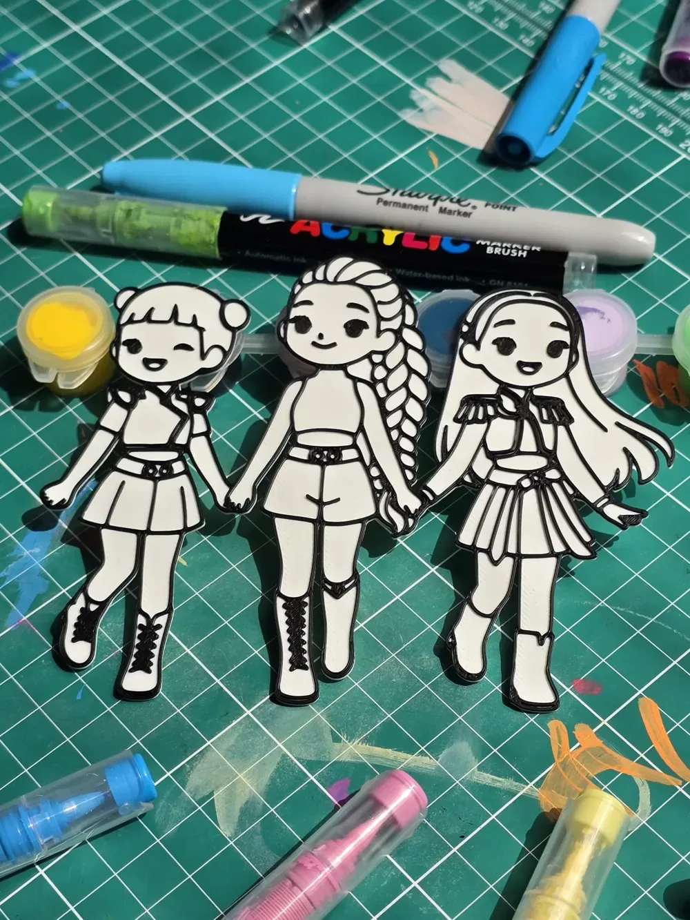 Kpop cazadores de demonios dorados para colorear, vista 2