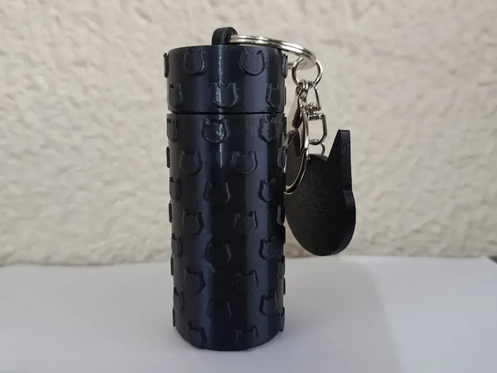 Llavero con soporte para lápiz labial y espejo de gato, vista 1
