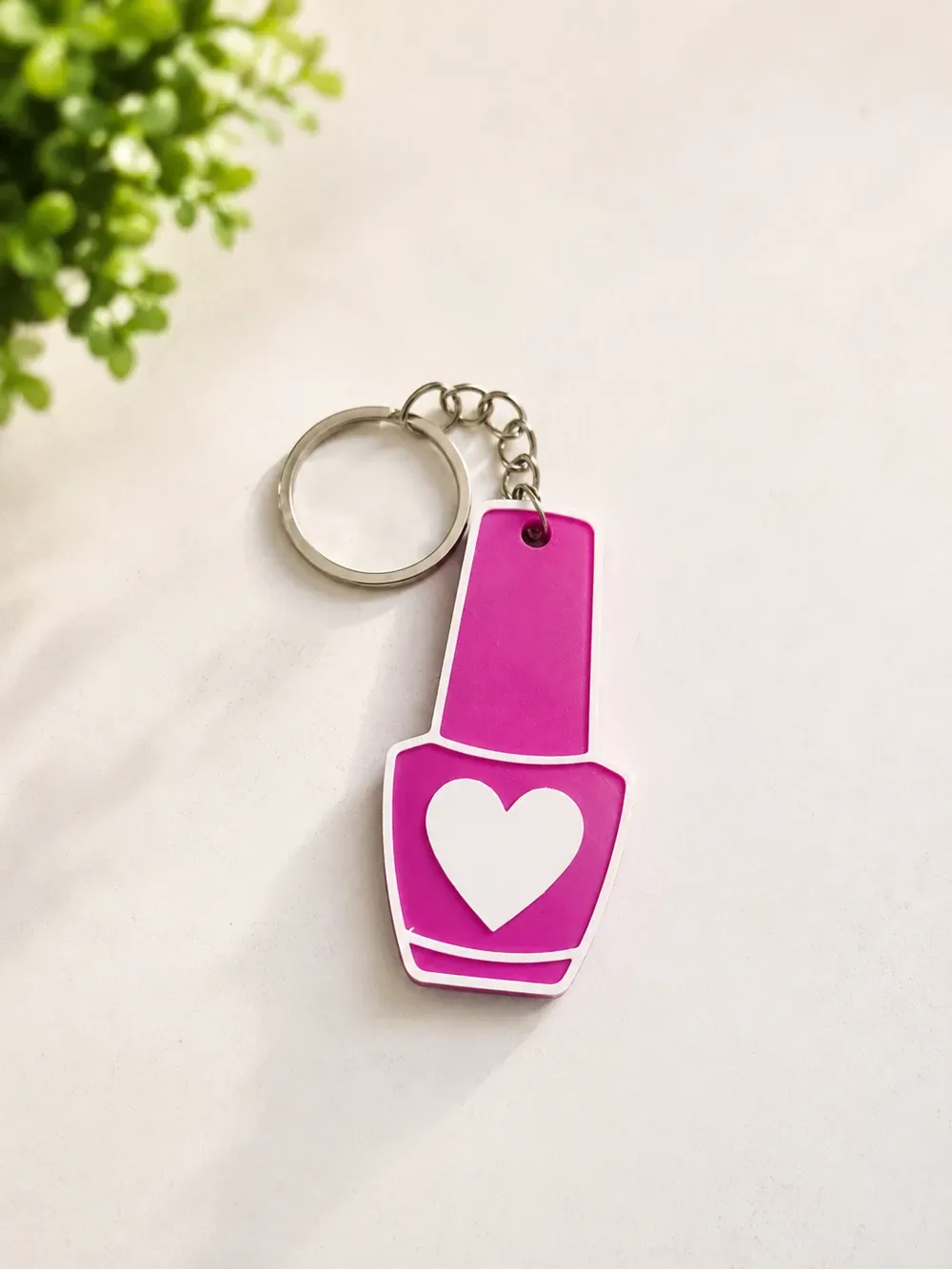 Llavero abrelatas esmaltado en forma de corazón, vista 2