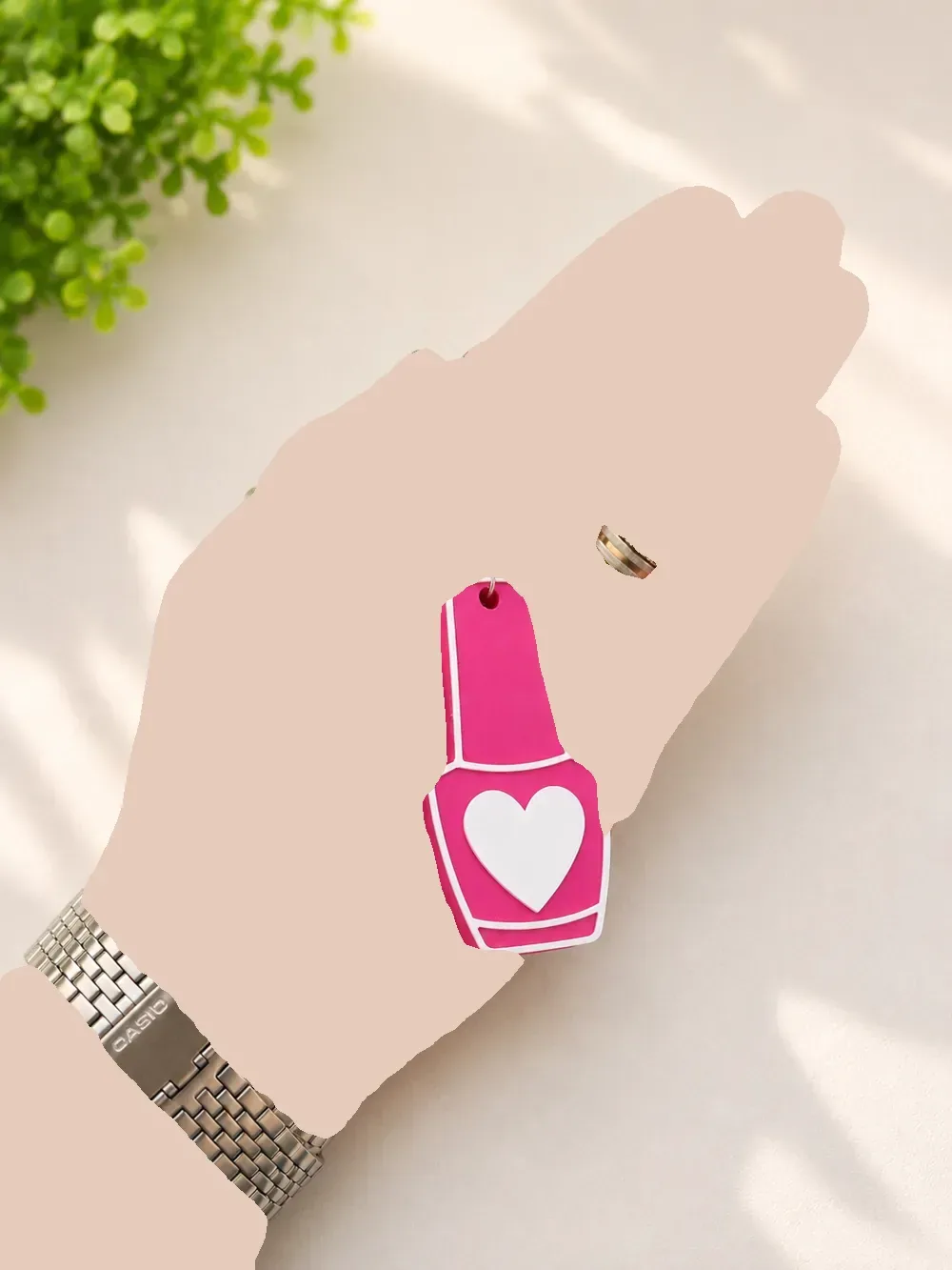 Llavero abrelatas esmaltado en forma de corazón, vista 3