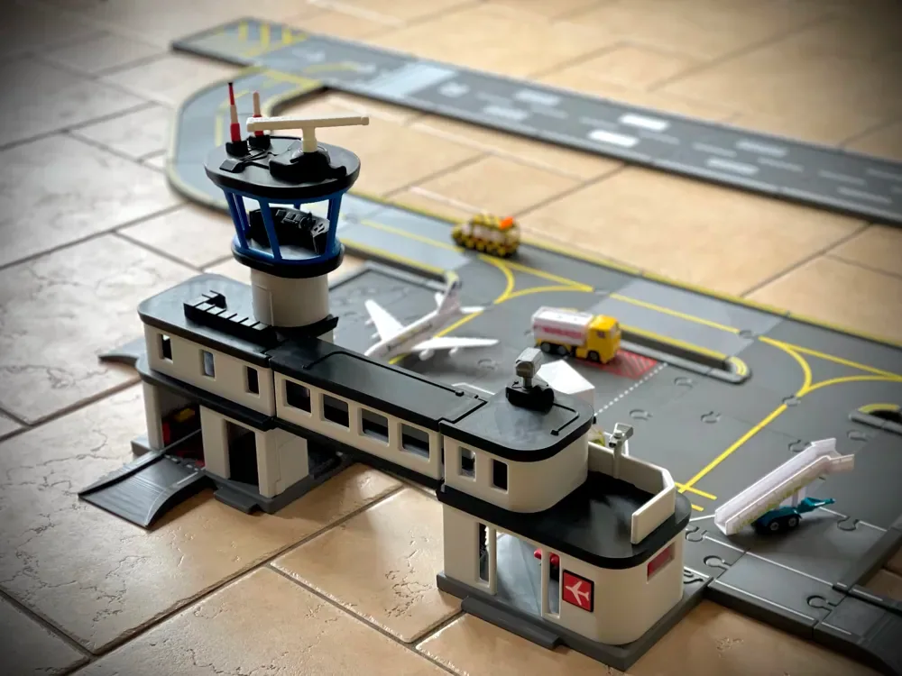 Toy City Airport Tower & Gate Terminal (1:64/1:87), vista 2