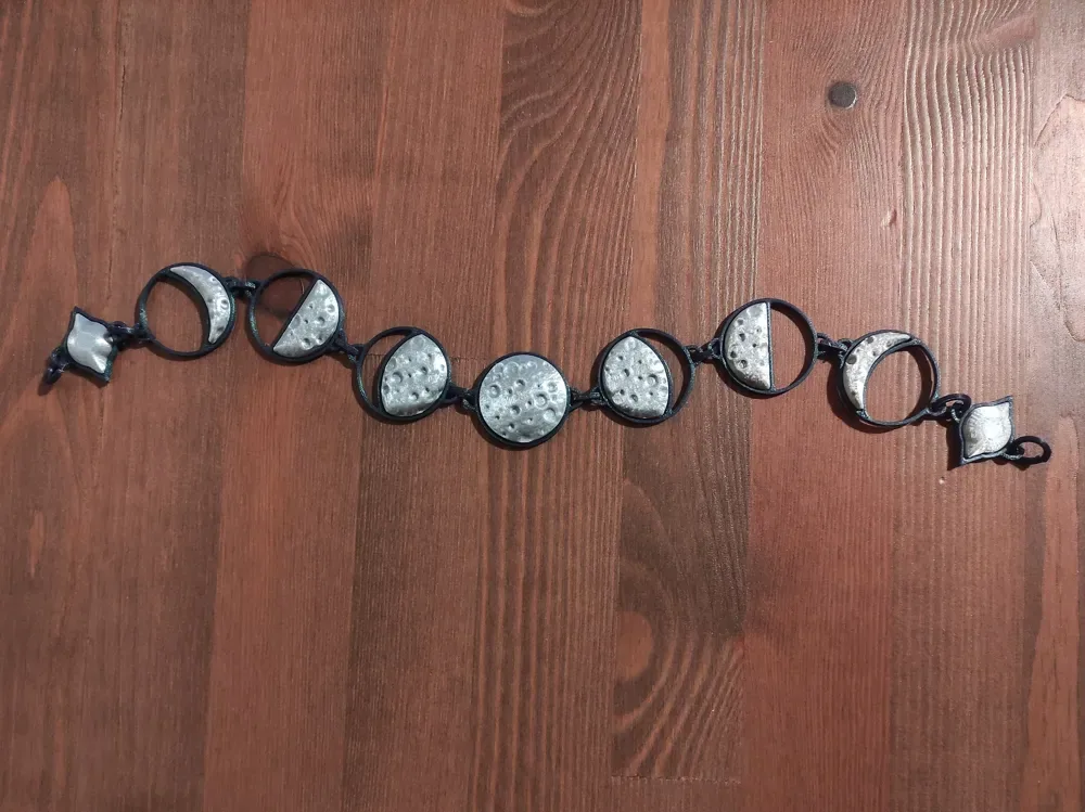Cadena de fases lunares: un accesorio de bruja de Renfaire, vista 2