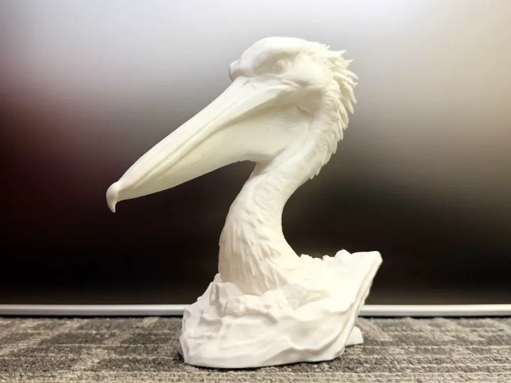 Pelican Crown Top (Escultura de cabeza de pelícano), vista 1