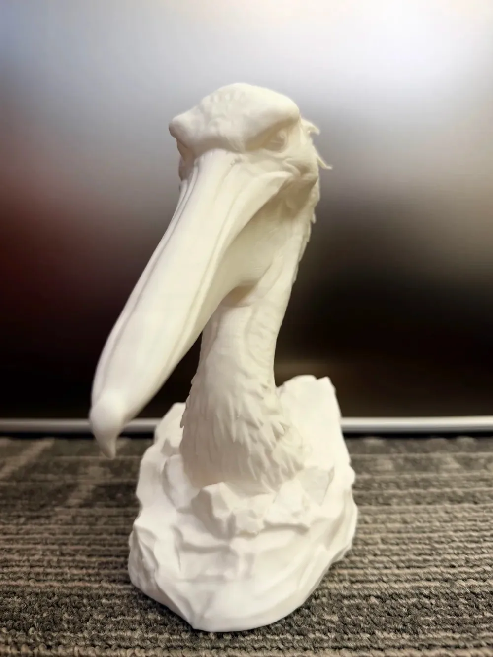 Pelican Crown Top (Escultura de cabeza de pelícano), vista 3