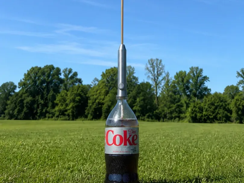 Boquilla de lanzamiento de Coca-Cola y Mentos, vista 1