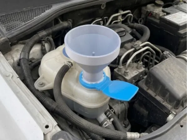 Embudo de líquido limpiaparabrisas (antisalpicaduras) para impresión 3D, vista 1