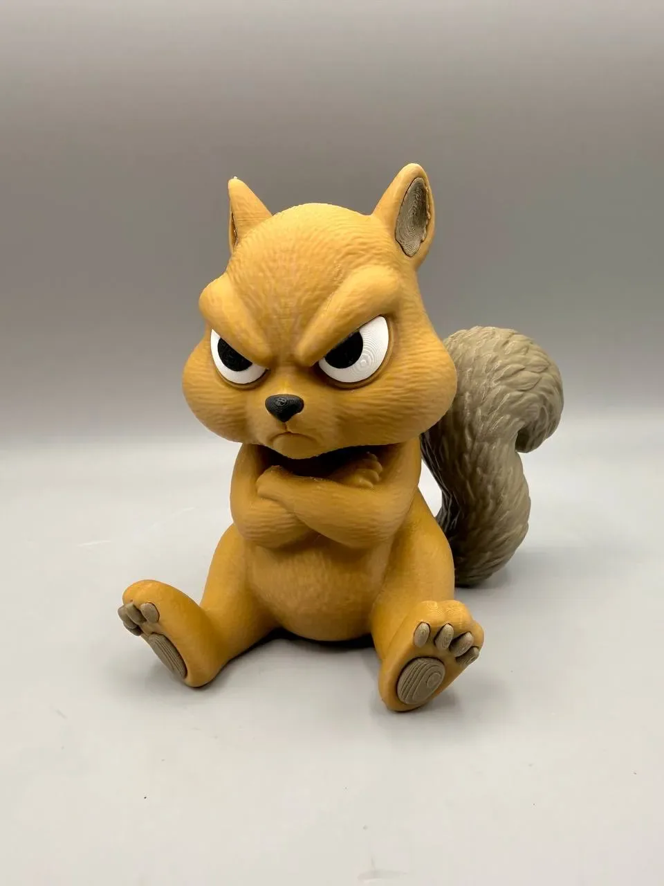 Ardilla gruñona — figura decorativa sin AMS, vista 3