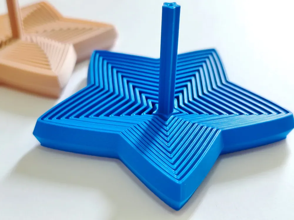 Juguete antiestrés con forma de torre de rábano y estrella de mar, vista 3