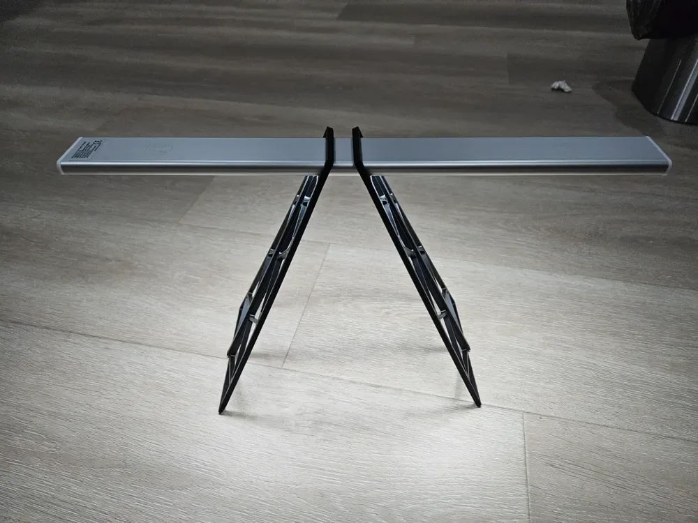 Soporte de armadura minimalista para barras de luces LED para impresión 3D, vista 1