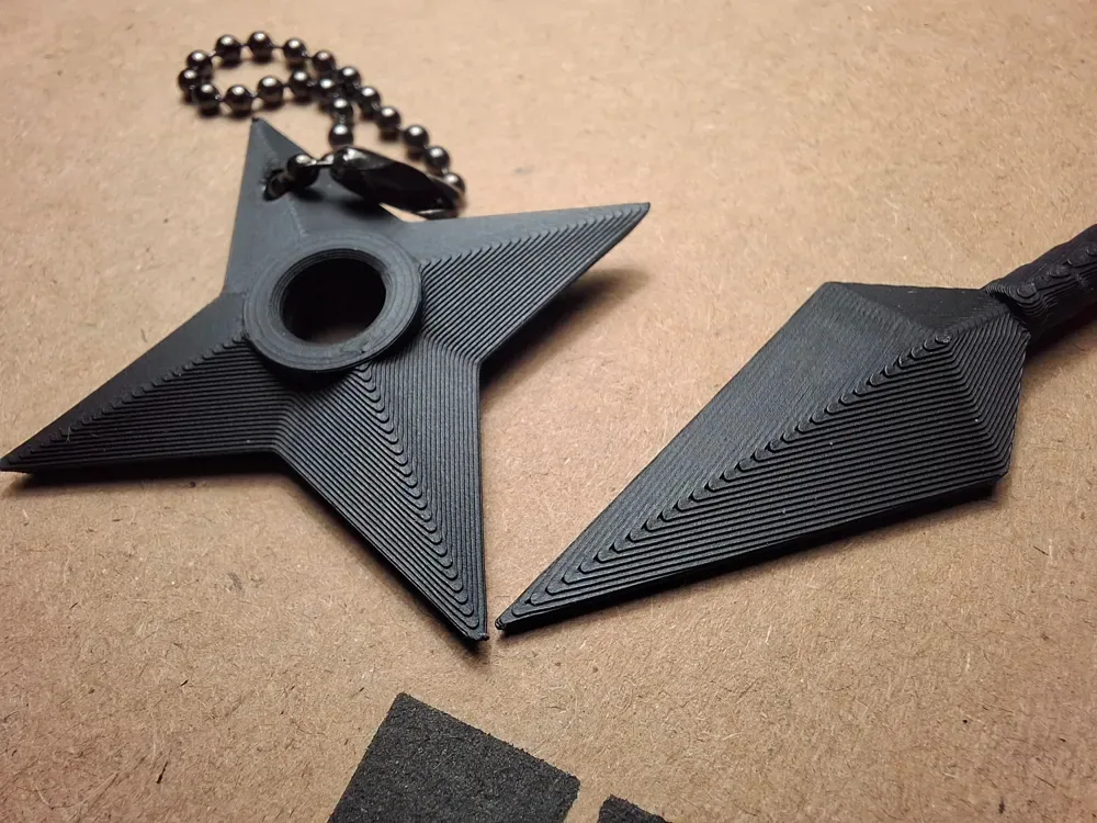 Juego de llaveros Naruto Shuriken y Kunai, vista 3