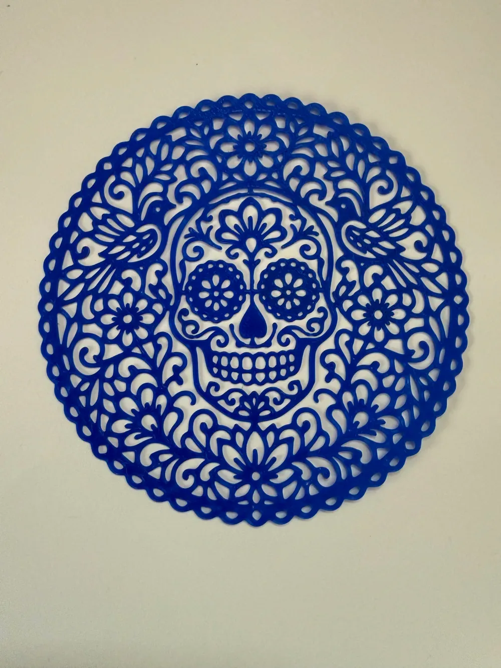 Decoración de posavasos con calavera de azúcar del Día de Muertos, vista 3