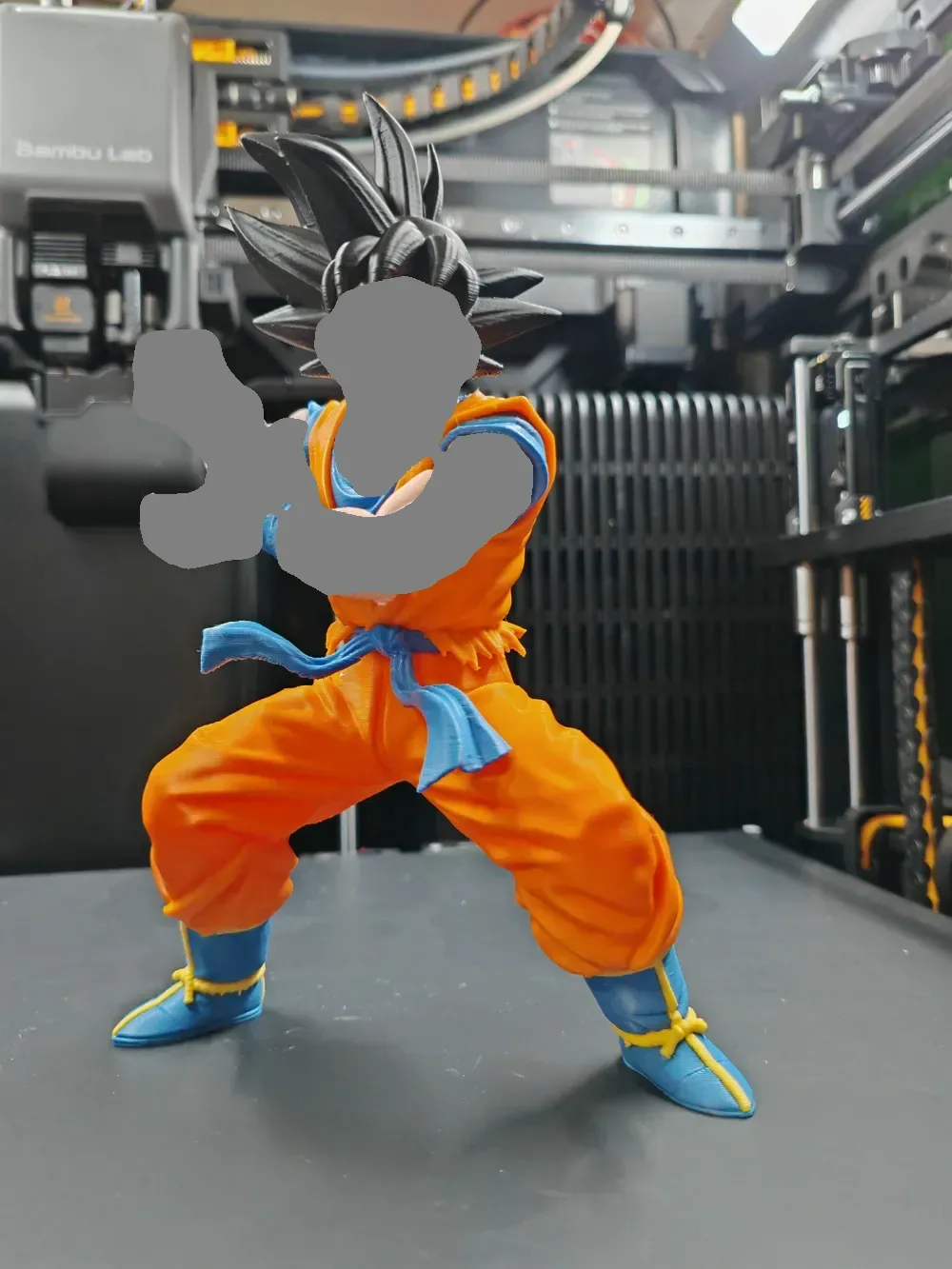 Son Goku - Postura de Kamehameha con kanji de espalda de Satoru, vista 3