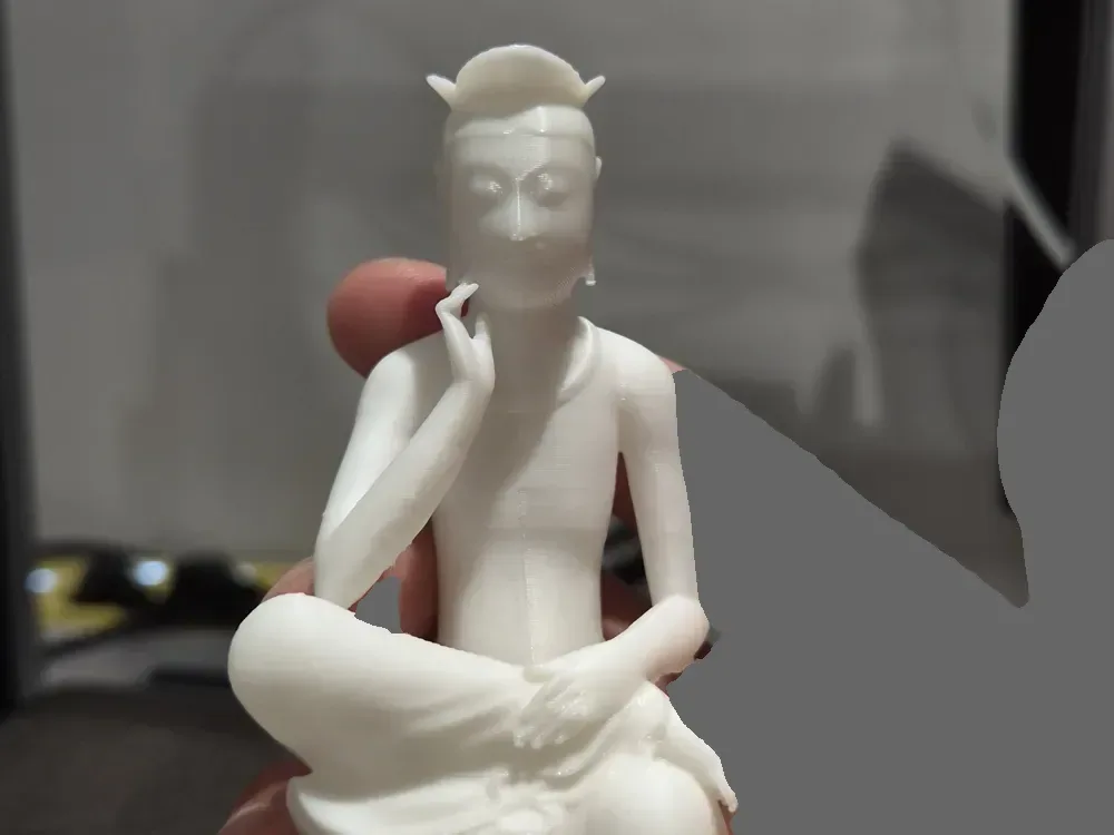 Estatua budista coreana: Bodhisattva pensativo, vista 1
