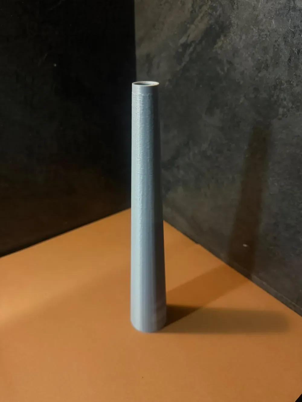 Cruz de ocho láminas en el carenado de carbono, vista 2