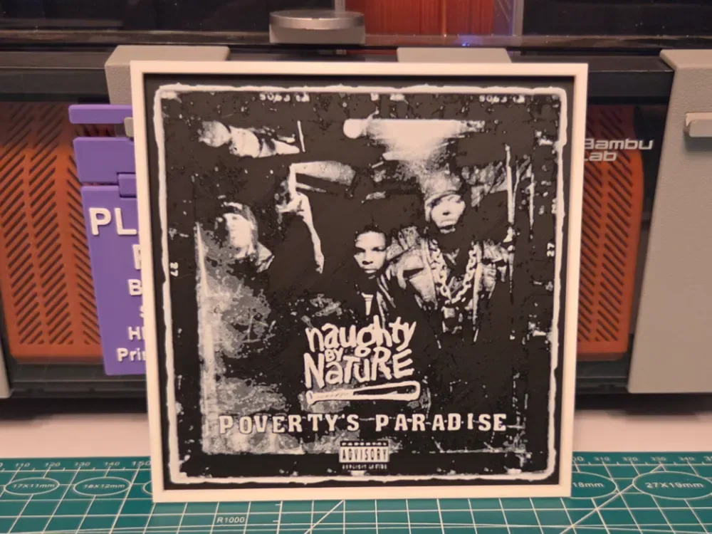 Carátula del álbum "El paraíso de la pobreza" de Naughty By Nature, vista 1