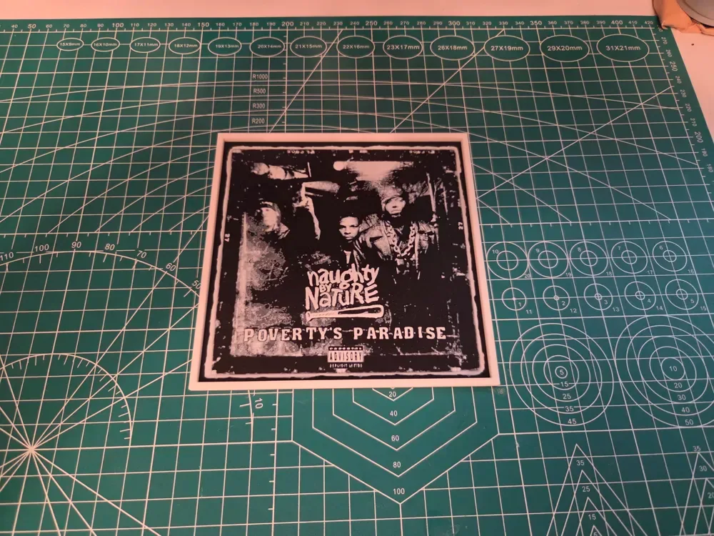 Carátula del álbum "El paraíso de la pobreza" de Naughty By Nature, vista 3