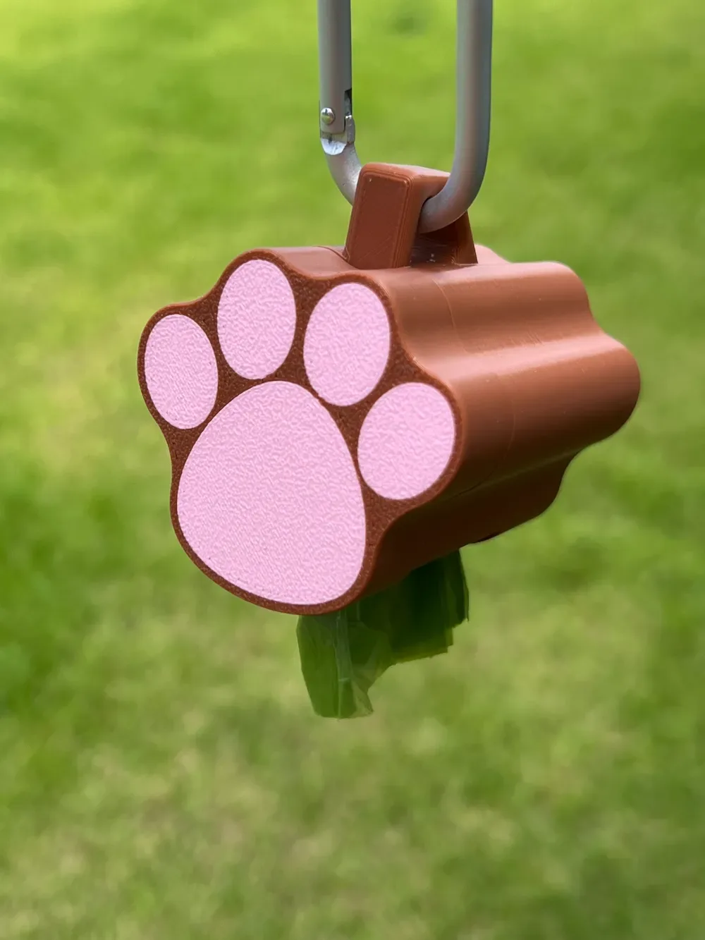 Soporte dispensador de bolsas para perros con estampado de patas para impresión 3D, vista 2