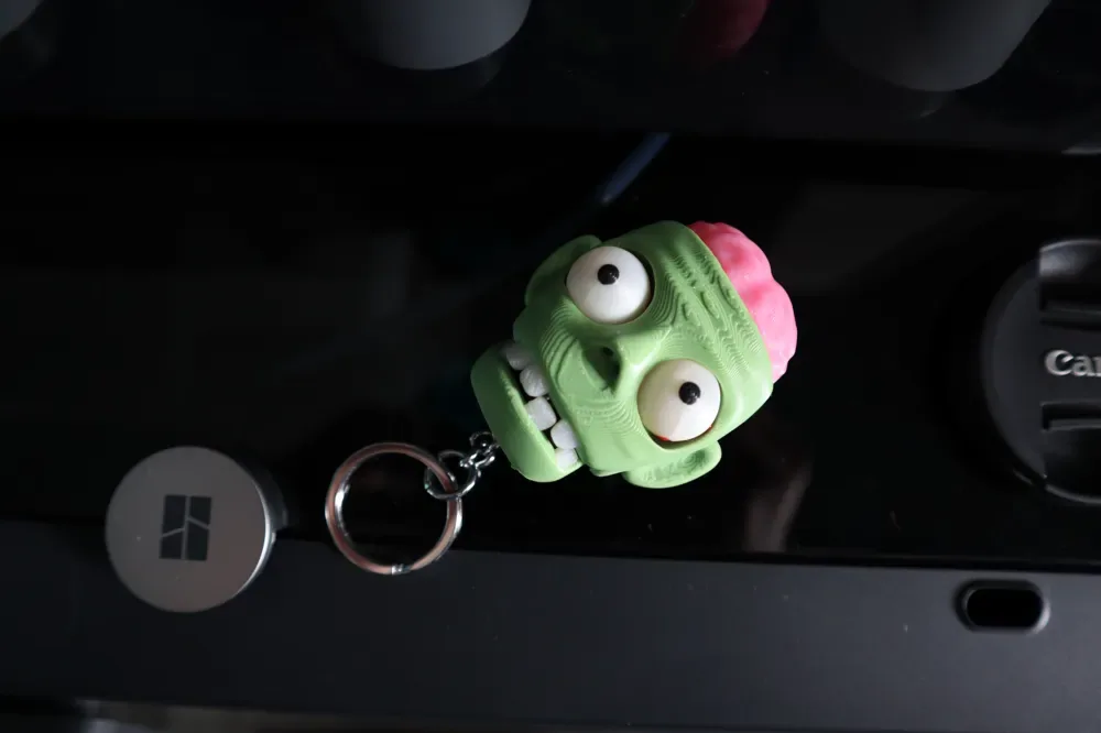 llavero zombie inquieto, vista 2