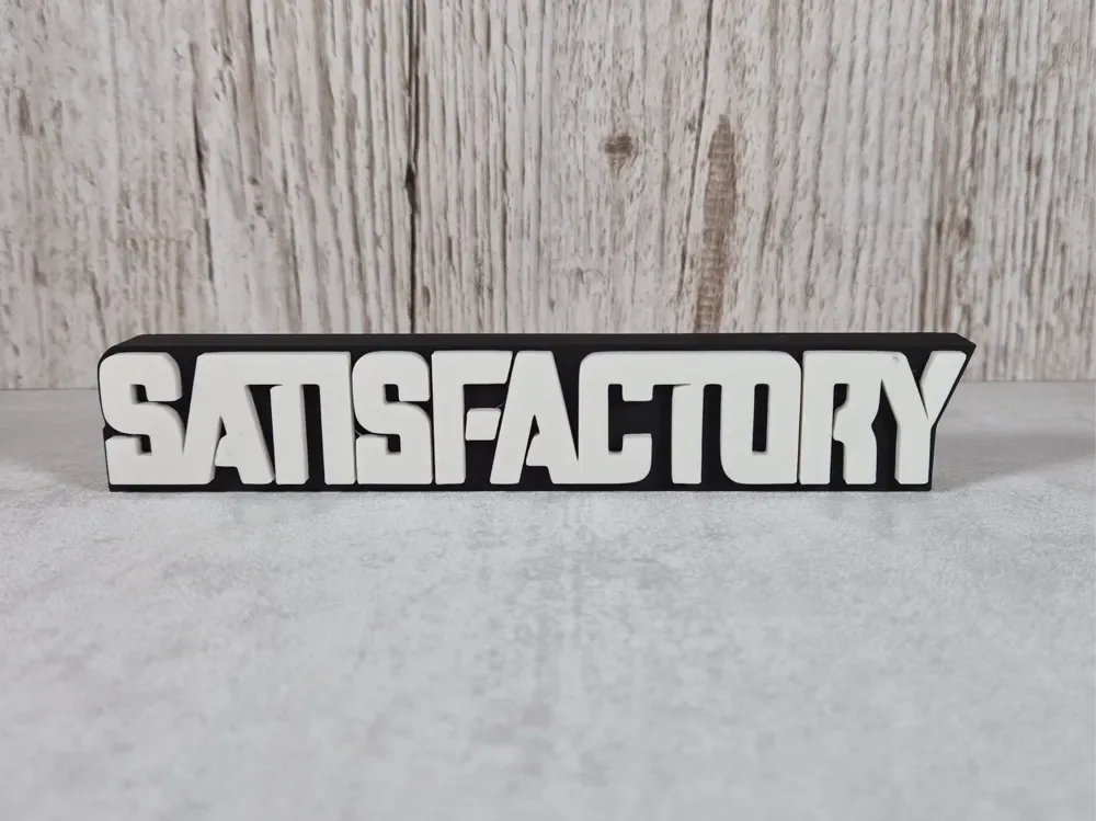 Letrero de escritorio Satisfactory: logotipo icónico de Satisfactory, vista 1