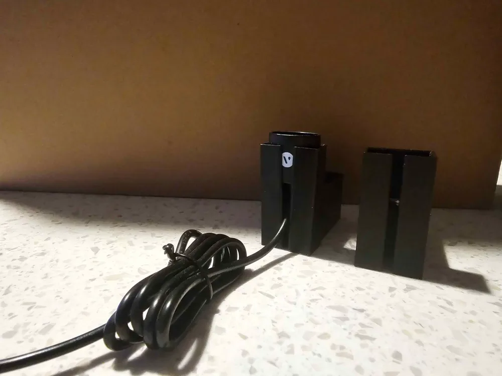 Cargador Vuse Alto y soporte de batería de 3 ranuras, vista 2